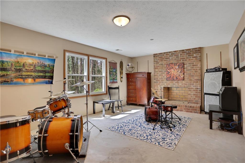1135 Parkview Way, Lilburn, Georgia image 34