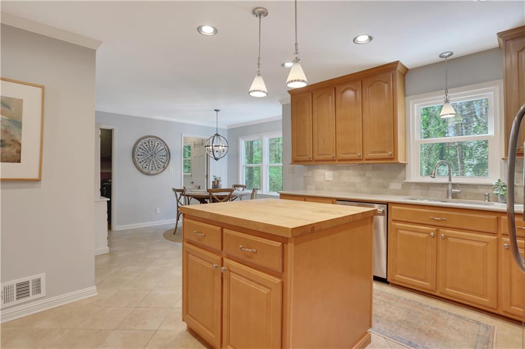 1135 Parkview Way, Lilburn, Georgia image 17