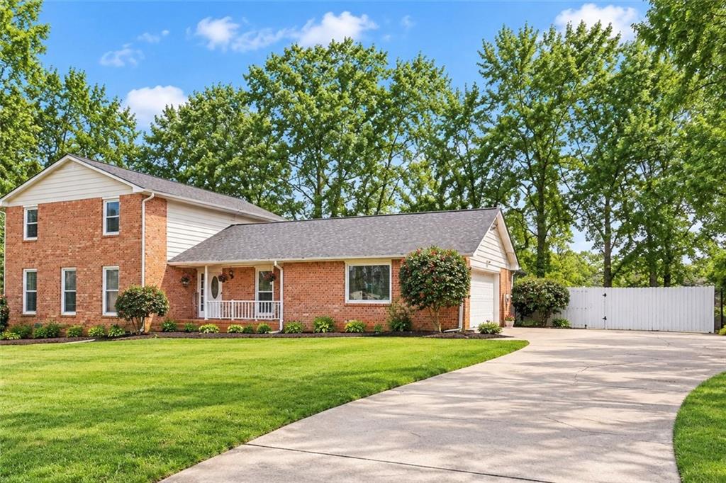 2571 Highland Golf Course Drive