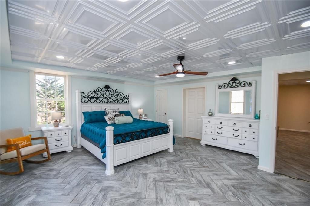 listing image 135