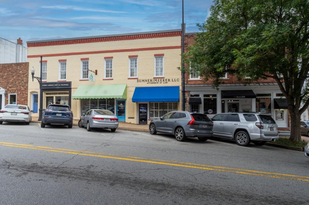 10 E Broad Street