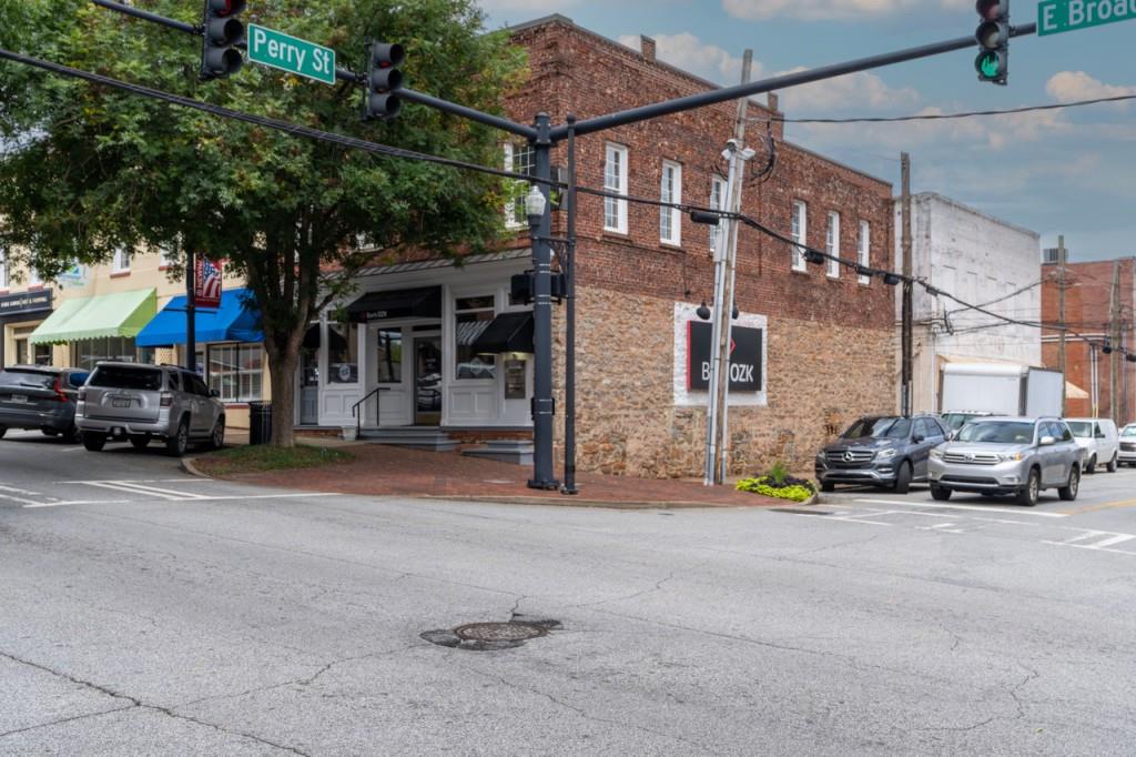 10 E Broad Street