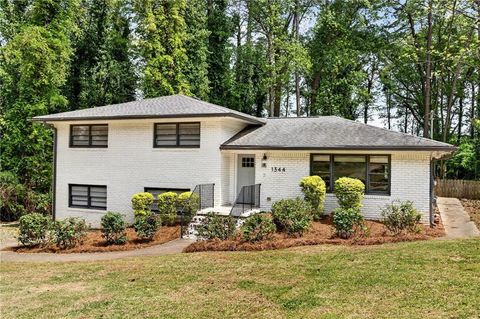 Homes For Sale - 1344 Midlawn Drive<br/> Dekalb County, Decatur, GA 30032