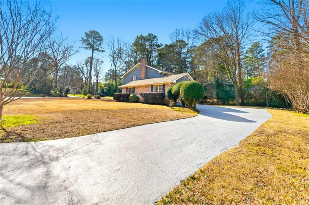 2313 Street Deville NE