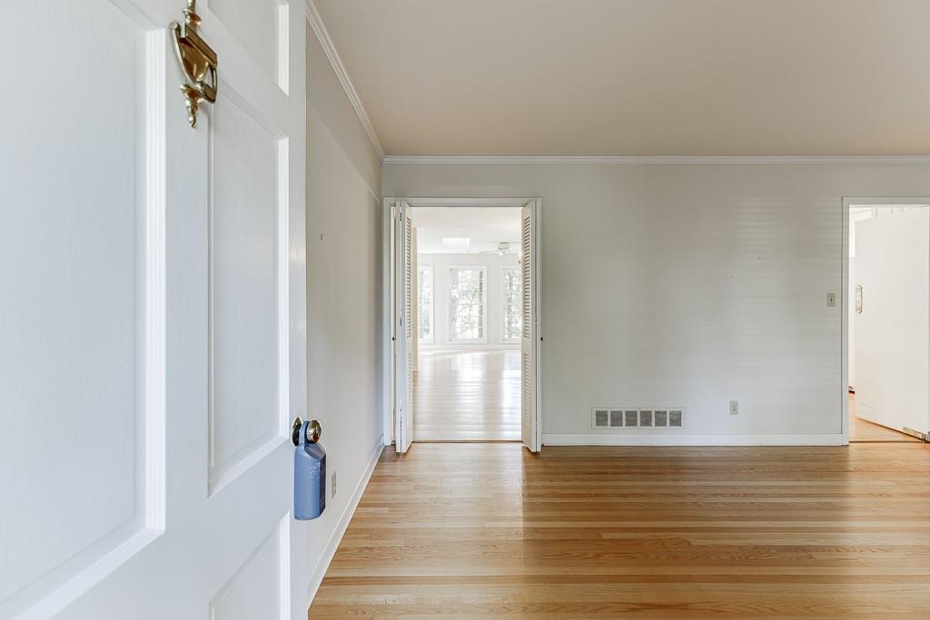 130 Bonnie Lane, Sandy Springs, Georgia image 3