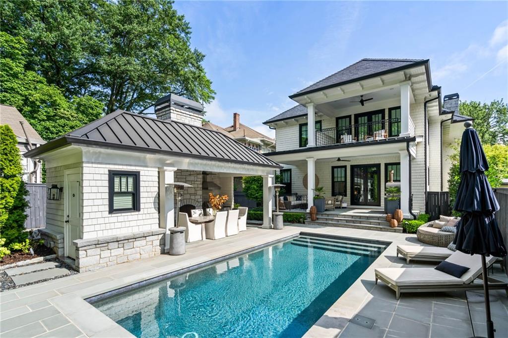 230 Peachtree Circle NE