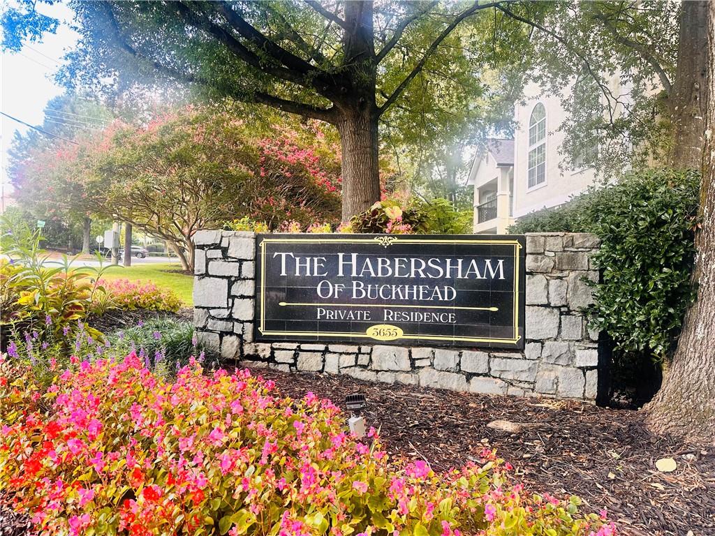 GREAT LOCATION IN BUCKHEAD! Close to Chastain Park, Hal's, Bar Taco, Superica and Johnny's Hideway. This beautiful cozy 1BD/1BA unit features open concept living, smooth ceilings and walk out balcony. Apartment has 1 assigned covered parking spot. Great amenities with beautiful pool & gym! FANNIE MAE and FREDDIE MAC Approved. Great investment again great location! PROPERTY ALSO AVAILABLE FOR LEASE CALL FOR MORE INFORMATION!