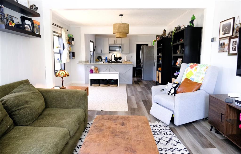 403 Superba Avenue NE