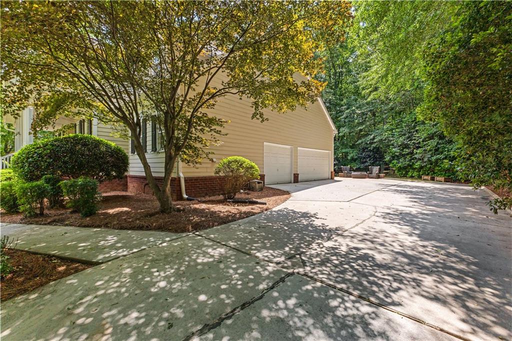 220 Broadmoor Drive, Fayetteville, Georgia image 5