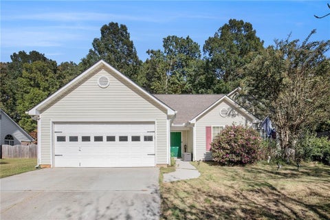Homes For Sale - 421 Arrowhatchee Drive<br/> Winder, GA 30680