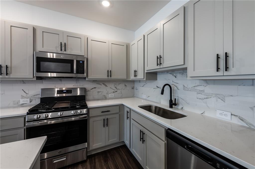 5542 Highland Street