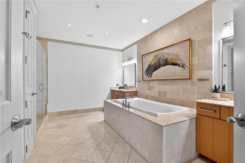 Atlanta, Georgia, 30326, United States, 2 Bedrooms Bedrooms, ,3 BathroomsBathrooms,Residential,Active,2014169