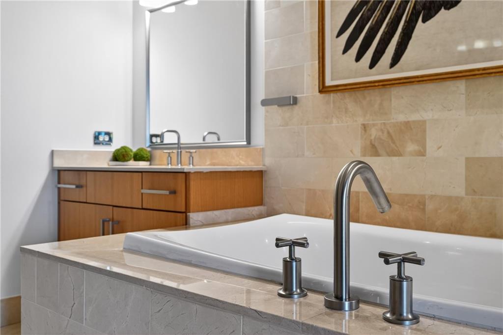 Atlanta, Georgia, 30326, United States, 2 Bedrooms Bedrooms, ,3 BathroomsBathrooms,Residential,Active,2014169