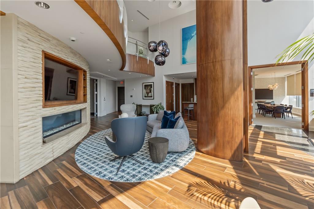 Atlanta, Georgia, 30326, United States, 2 Bedrooms Bedrooms, ,3 BathroomsBathrooms,Residential,Active,2014169