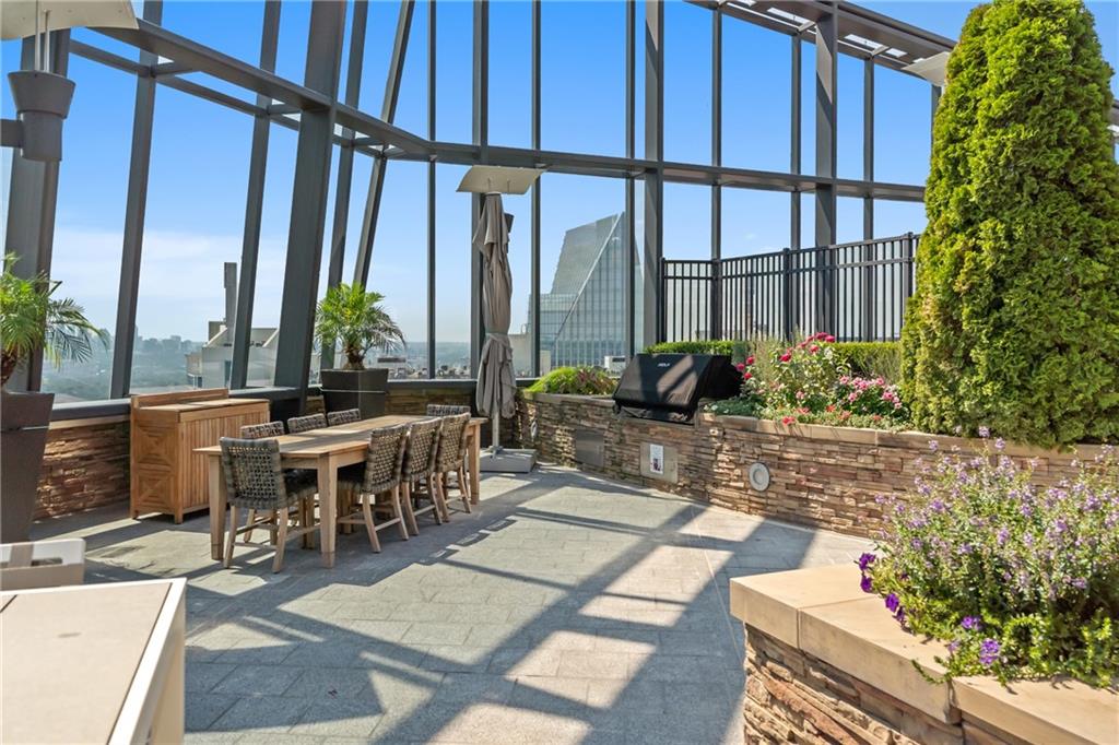 Atlanta, Georgia, 30326, United States, 2 Bedrooms Bedrooms, ,3 BathroomsBathrooms,Residential,Active,2014169