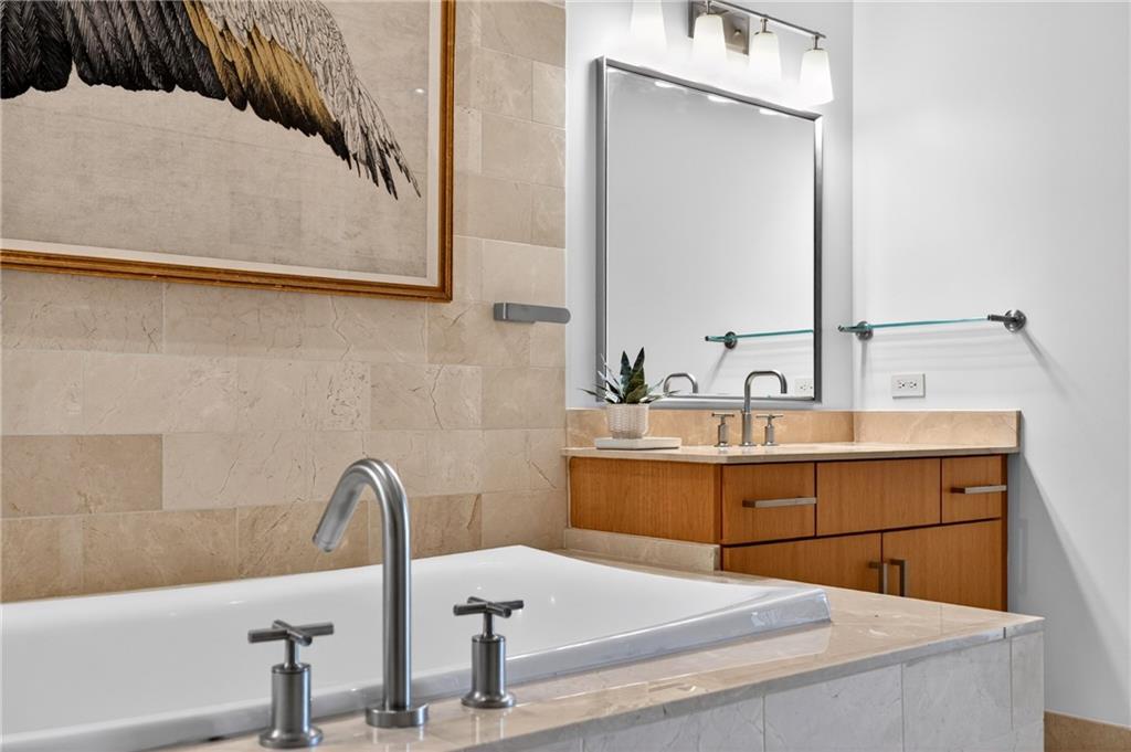 Atlanta, Georgia, 30326, United States, 2 Bedrooms Bedrooms, ,3 BathroomsBathrooms,Residential,Active,2014169