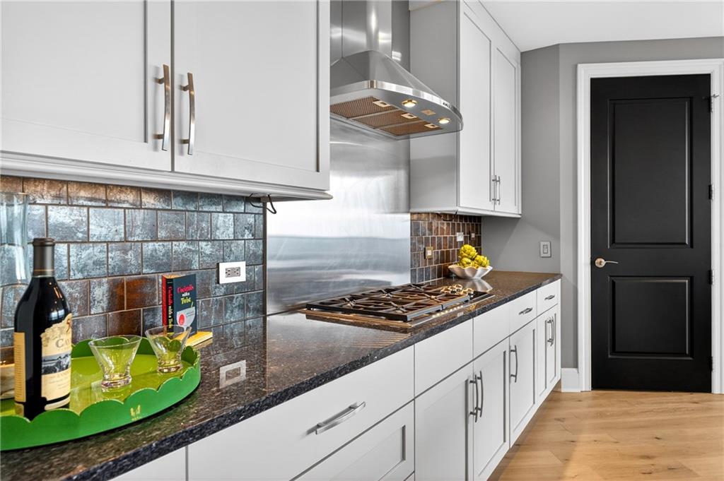 Atlanta, Georgia, 30326, United States, 2 Bedrooms Bedrooms, ,3 BathroomsBathrooms,Residential,Active,2014169