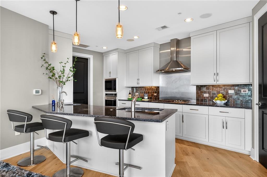 Atlanta, Georgia, 30326, United States, 2 Bedrooms Bedrooms, ,3 BathroomsBathrooms,Residential,Active,2014169