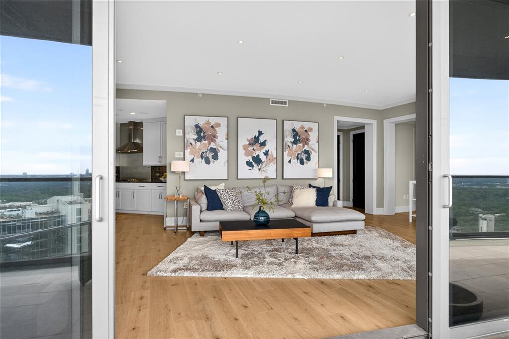Atlanta, Georgia, 30326, United States, 2 Bedrooms Bedrooms, ,3 BathroomsBathrooms,Residential,Active,2014169