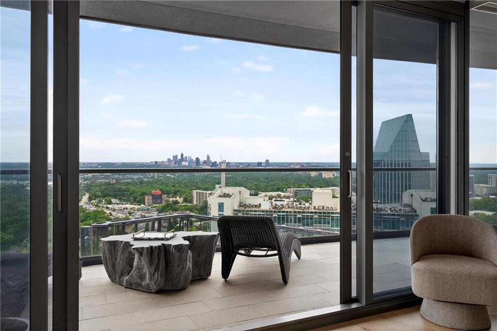 Atlanta, Georgia, 30326, United States, 2 Bedrooms Bedrooms, ,3 BathroomsBathrooms,Residential,Active,2014169