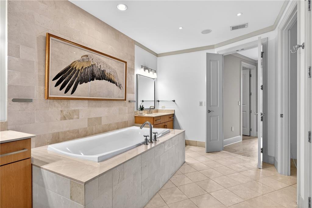 Atlanta, Georgia, 30326, United States, 2 Bedrooms Bedrooms, ,3 BathroomsBathrooms,Residential,Active,2014169