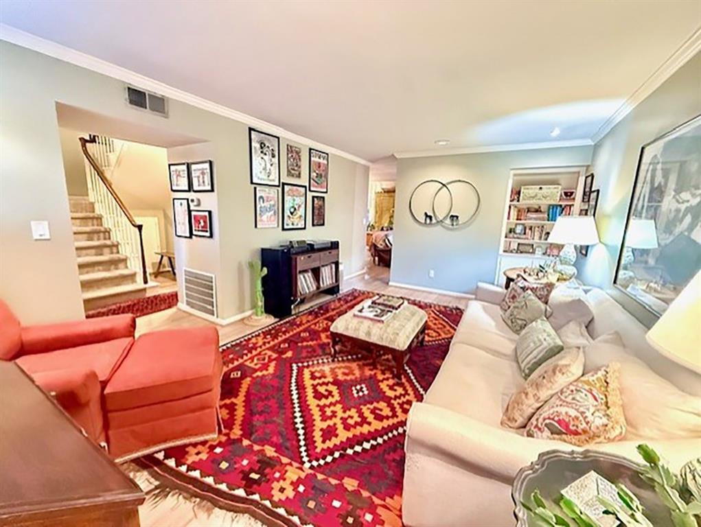 28 Old Ivy Square NE