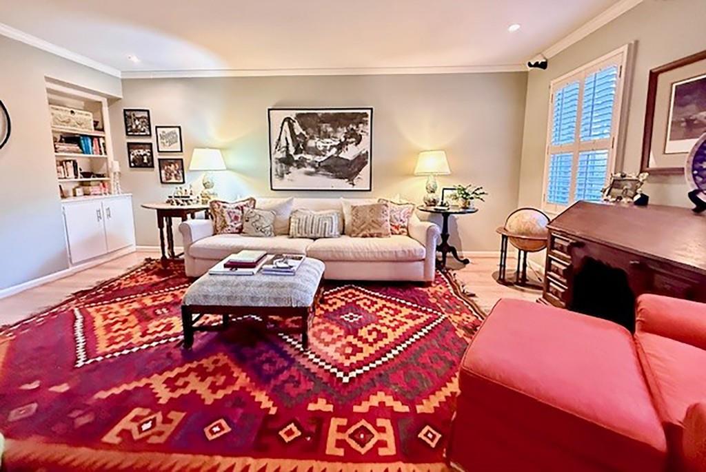 28 Old Ivy Square NE