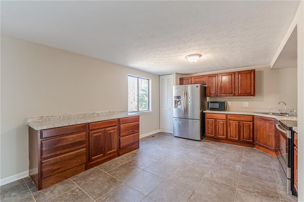 3344 Creekwood Drive, Rex, Georgia image 33