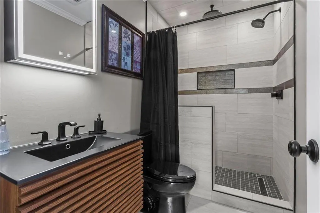 Alpharetta, Georgia 30005, United States, 4 Bedrooms Bedrooms, ,5 BathroomsBathrooms,Residential,Active,200342