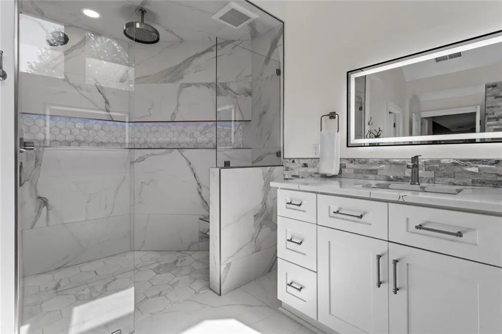 Alpharetta, Georgia 30005, United States, 4 Bedrooms Bedrooms, ,5 BathroomsBathrooms,Residential,Active,200342