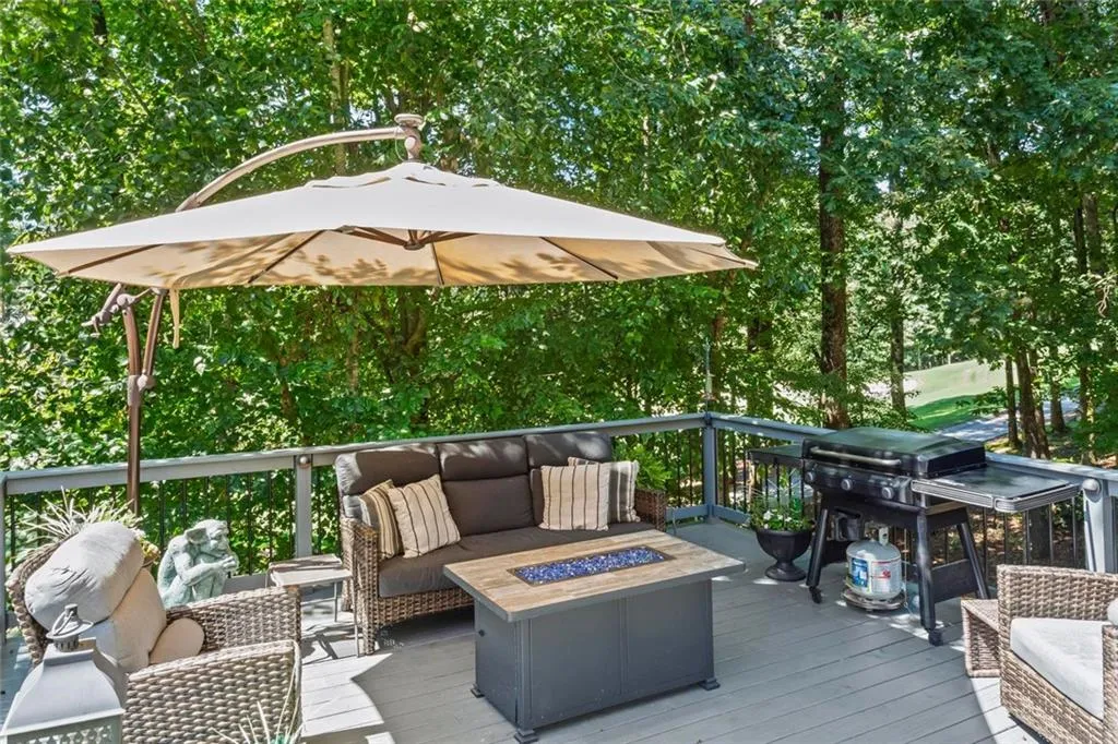 Alpharetta, Georgia 30005, United States, 4 Bedrooms Bedrooms, ,5 BathroomsBathrooms,Residential,Active,200342