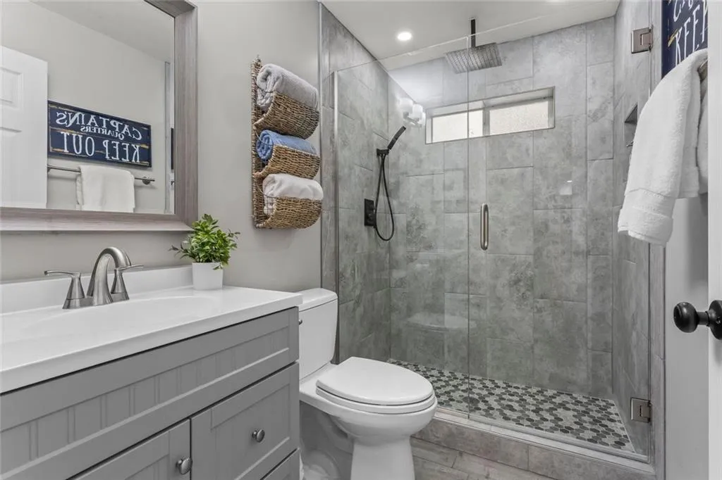 Alpharetta, Georgia 30005, United States, 4 Bedrooms Bedrooms, ,5 BathroomsBathrooms,Residential,Active,200342