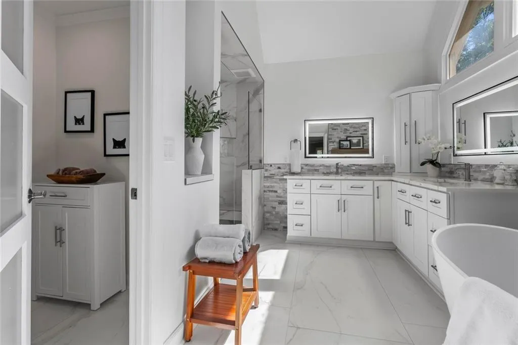 Alpharetta, Georgia 30005, United States, 4 Bedrooms Bedrooms, ,5 BathroomsBathrooms,Residential,Active,200342