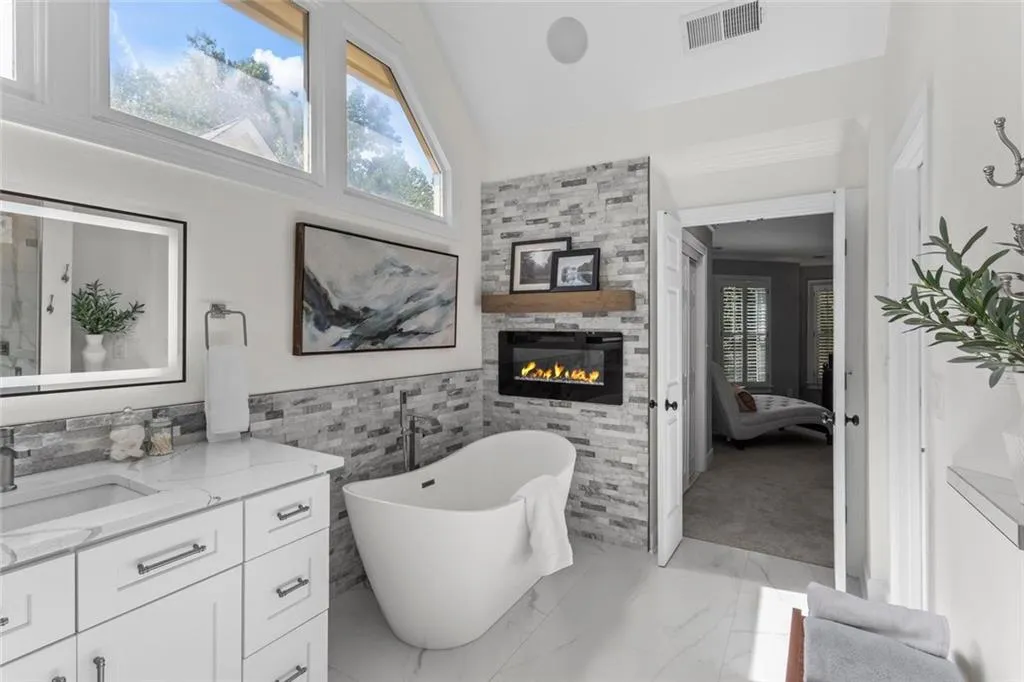 Alpharetta, Georgia 30005, United States, 4 Bedrooms Bedrooms, ,5 BathroomsBathrooms,Residential,Active,200342