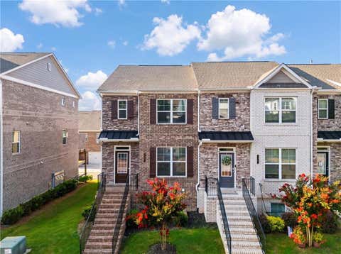 Townhouse For Sale - 2695 La Rive Drive<br/> Duluth, GA 30097