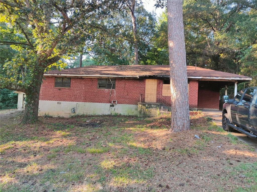 This is a rare opportunity for savvy investors or experienced rehabbers! The home has suffered fire damage, but the foundation and framing remain structurally sound-making this a blank canvas for your next flip or buy-and-hold project. Situated in a great area of Jonesboro, this property is conveniently located near schools, shopping, and main roads.
