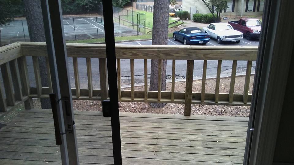 Great location, minutes from I-75 and within walking distance of the Marietta Square. With all the room to make it your own. This home has 3 bedroom 2 and a half baths with one private back patio and one private deck. Located very close to the community swimming pool and tennis courts.