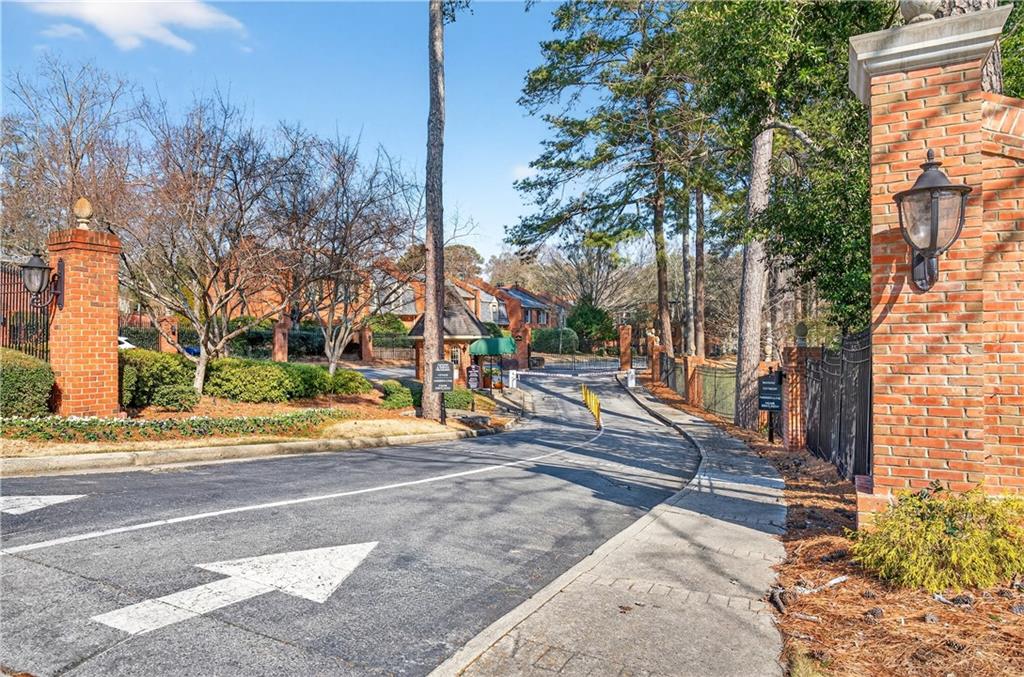 27405 Plantation Drive NE