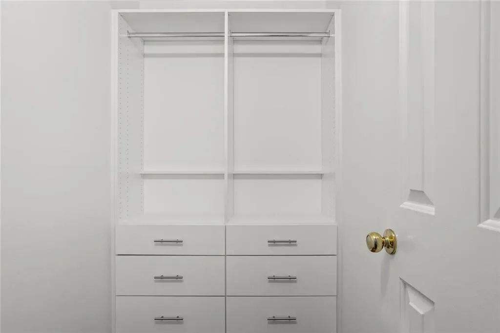 Alpharetta, Georgia 30005, United States, 5 Bedrooms Bedrooms, ,3 BathroomsBathrooms,Residential,Active,156073