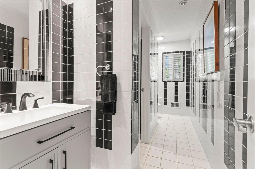 5148 Stratham Drive, Dunwoody, Georgia image 39