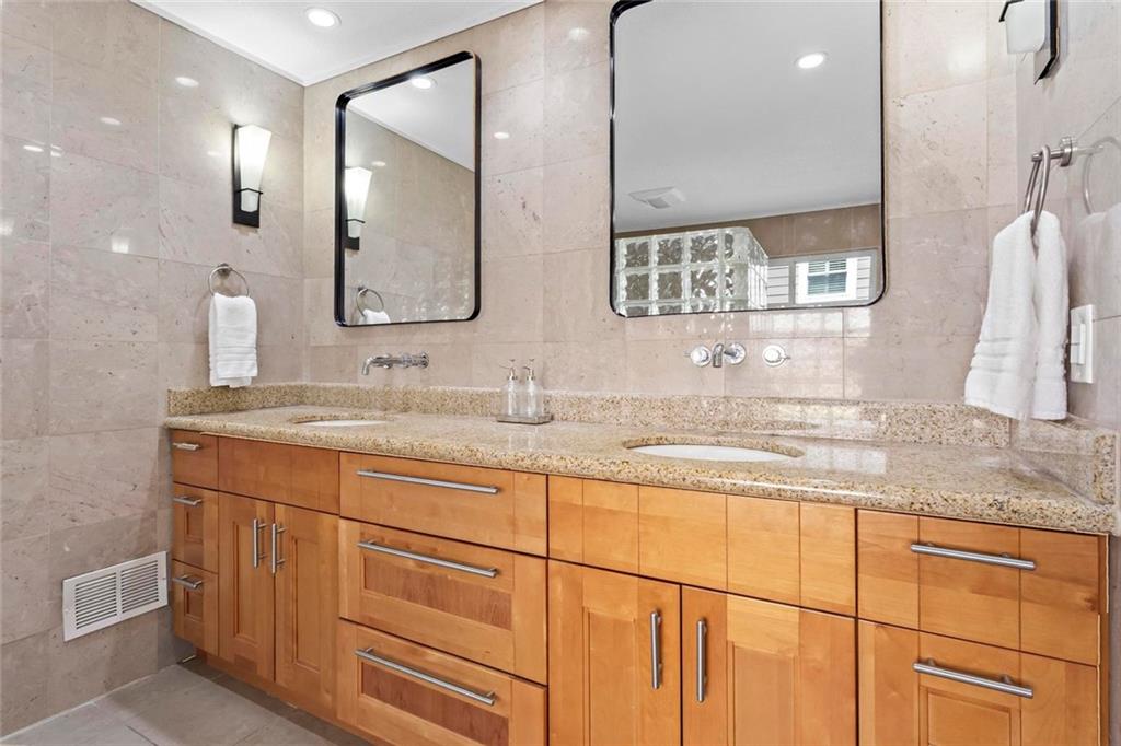 5148 Stratham Drive, Dunwoody, Georgia image 32