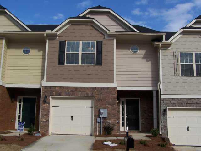 CAMBRIDGE. 3 BR,2.5 BA, VERY OPEN FLRPLAN. PERFECT HOME FOR ENTERTAINING. TV NICHE, SPACIOUS FAMILY ROOM. STUNNING OWNER'S SUITE - VAULTED CEILINGS. SEPARATE TUB/SHOWER.