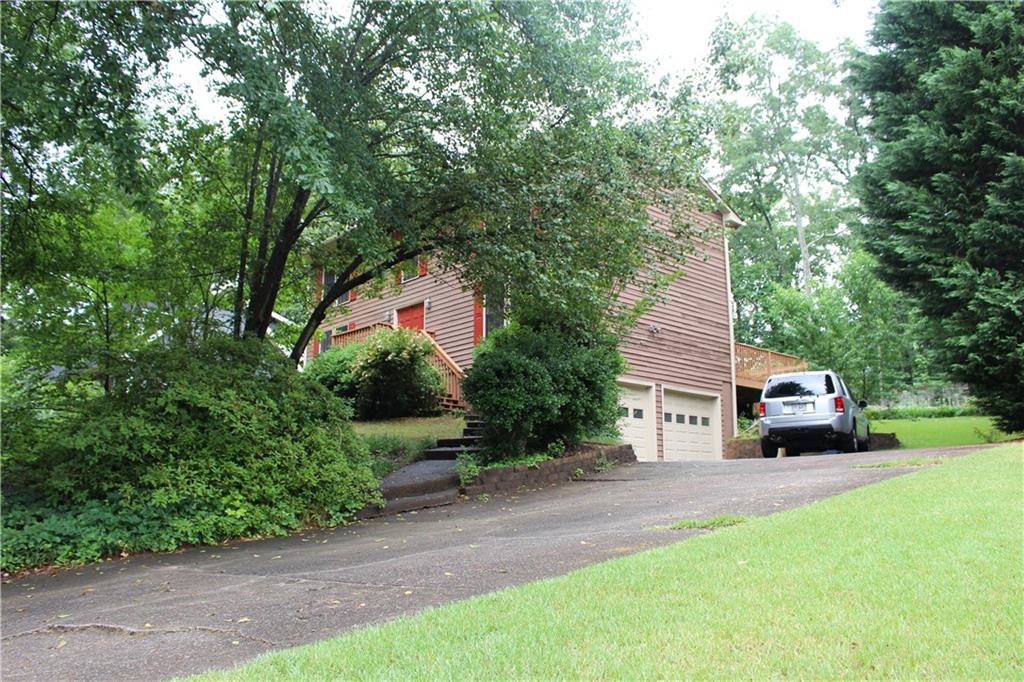 Spacious 5-Bedroom, 3.5-Bath Home in East Cobb – No HOA!
Top Schools: Walton High, Dodgen Middle, East Side Elementary
This beautiful 5-bedroom, 3.5-bath home features a full daylight basement and is located in a desirable, family-friendly East Cobb neighborhood with no HOA. Just a short walk to Walton High School and Dodgen Middle School! The newer addition includes a bright and beautifully updated master bathroom, his-and-hers walk-in closets, a formal dining room, a main-floor bedroom, and a large deck—perfect for entertaining. Step outside to enjoy the expansive back deck overlooking a private, oversized backyard. Conveniently located near parks, shopping, dining, and more! Good credit and positive rental history required; Tenant responsible for all utilities and yard maintenance; Available for move-in after September 18, 2025. (Photos are from a few years go. Please call Frank Li at 912-433-7781 for more information and showing).