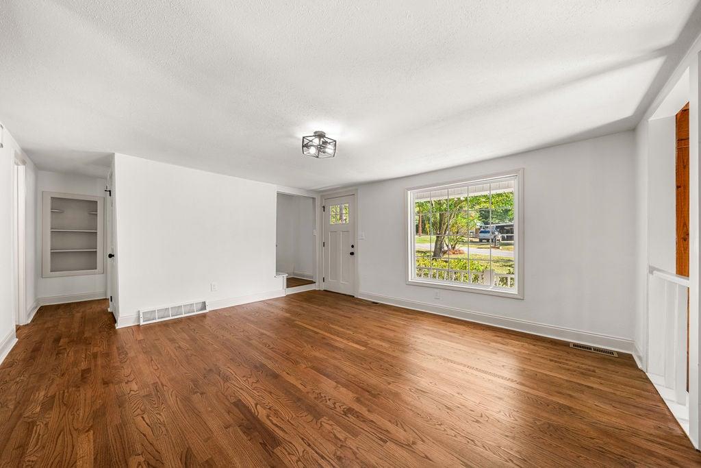 9 Kings Court NE
