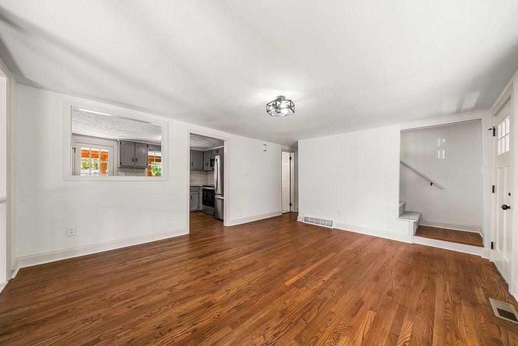 9 Kings Court NE
