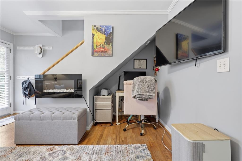 381 10th Street NE 4