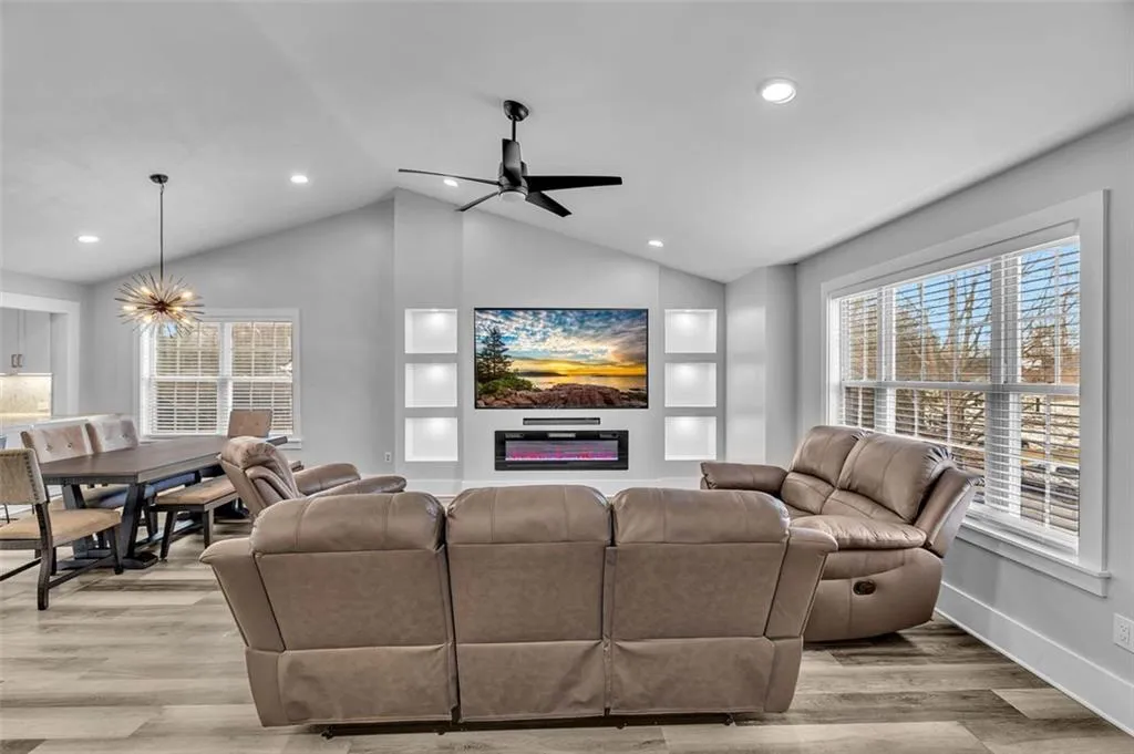 Douglasville, Georgia 30134, United States, 5 Bedrooms Bedrooms, ,3 BathroomsBathrooms,Residential,Active,254709