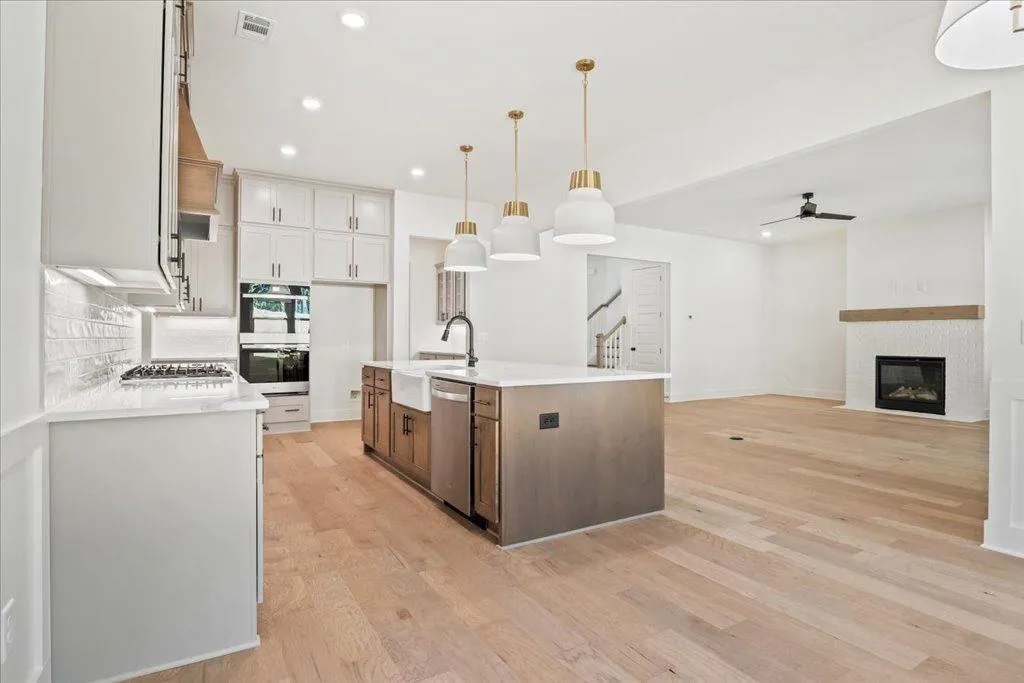 Gainesville, Georgia 30506, United States, 5 Bedrooms Bedrooms, ,5 BathroomsBathrooms,Residential,Active,174075