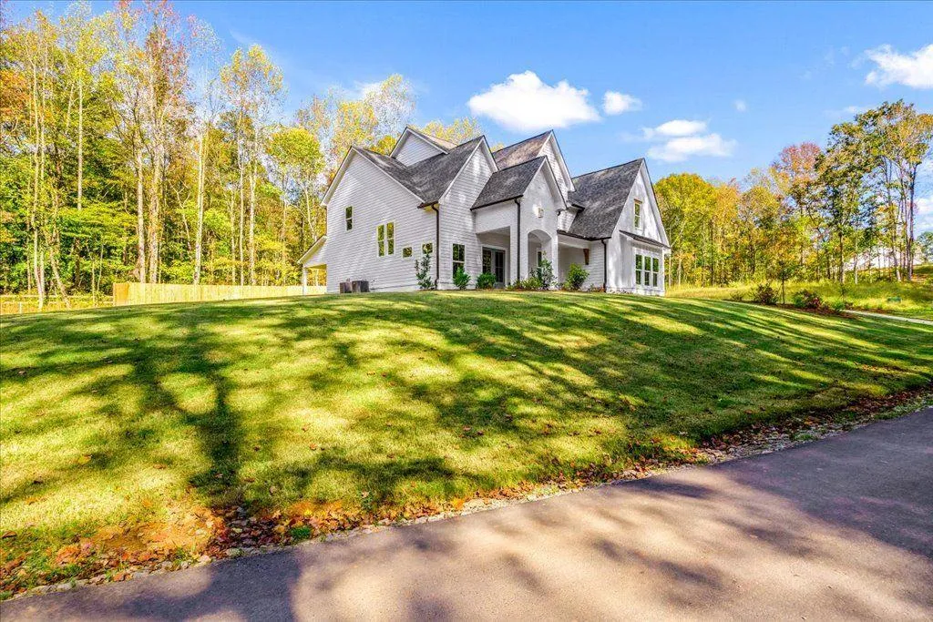 Gainesville, Georgia 30506, United States, 5 Bedrooms Bedrooms, ,5 BathroomsBathrooms,Residential,Active,174075