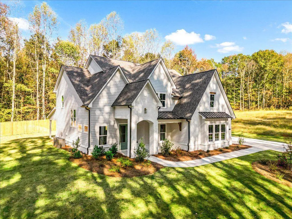 Gainesville, Georgia 30506, United States, 5 Bedrooms Bedrooms, ,5 BathroomsBathrooms,Residential,Active,174075